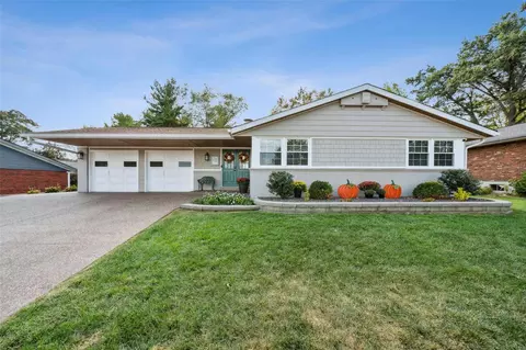 5120 Towne Centre Dr, Saint Louis, MO 63128