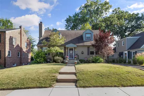 450 Pasadena Ave, Webster Groves, MO 63119