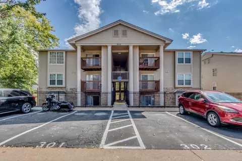 2542 Creve Coeur Mill Rd #5, Maryland Heights, MO 63043