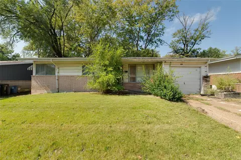 10231 Monarch Dr, Saint Louis, MO 63136