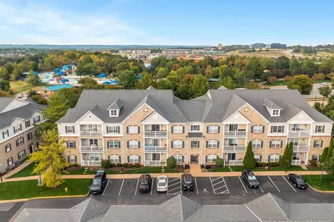 1 Monarch Trace Ct #105, Chesterfield, MO 63017