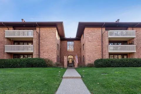 120 W Essex Ave #2A, Kirkwood, MO 63122