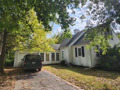 1116 Bopp Rd, Saint Louis, MO 63131