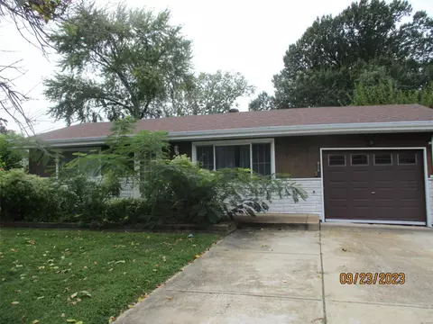3561 Valleywood Dr, Saint Louis, MO 63114