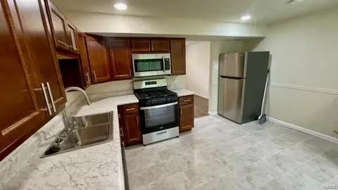 4020 Esseldale Dr, Saint Ann, MO 63074 photo 3