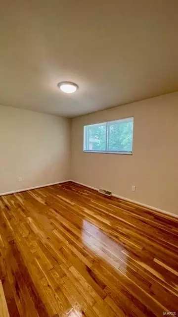 4020 Esseldale Dr, Saint Ann, MO 63074 photo 9