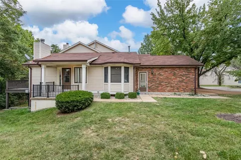 5585 Pierre Ct, Saint Louis, MO 63128