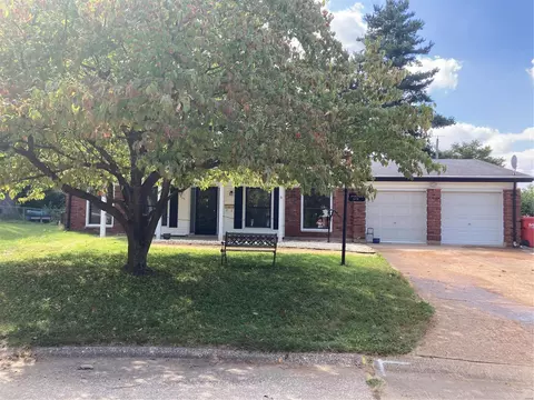 615 Millstone Dr, Florissant, MO 63033
