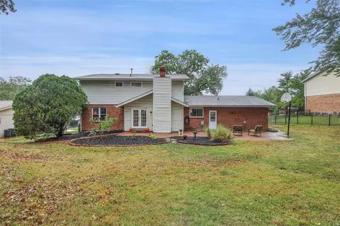 570 Spragues Mill Ct, Ballwin, MO 63011 photo 27