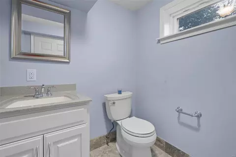 570 Spragues Mill Ct, Ballwin, MO 63011 photo 24