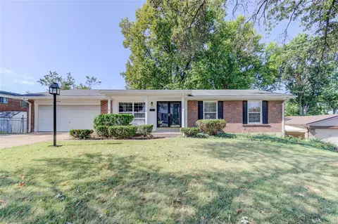 625 Saddle Dr, Florissant, MO 63033