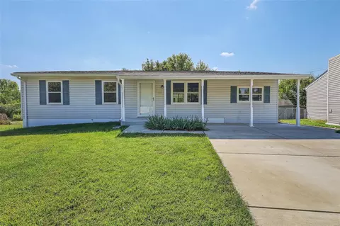 601 Clarence Dr, Saint Charles, MO 63301
