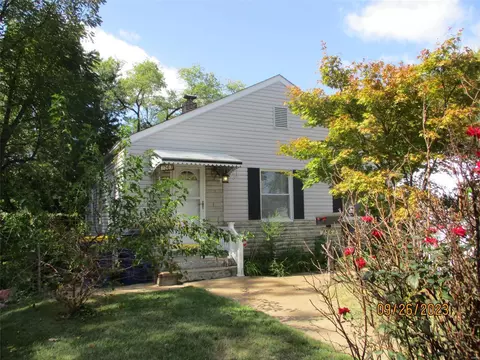3563 Saint Christopher Ln, Saint Ann, MO 63074