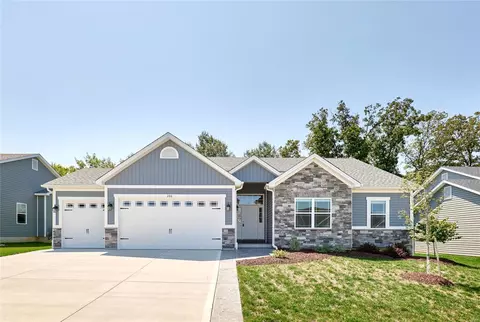 206 W Pine Creek Ct, Wentzville, MO 63385