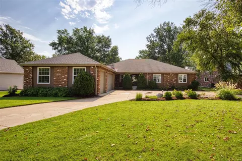 14722 Mill Spring Dr, Chesterfield, MO 63017