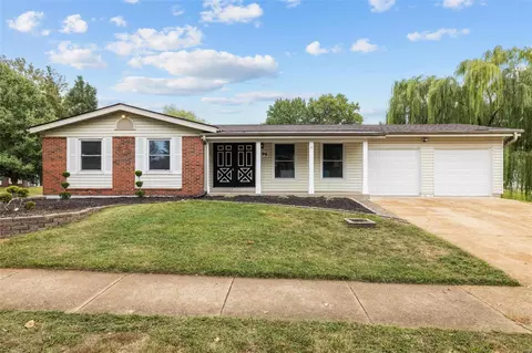 596 Talon Ct, Florissant, MO 63031