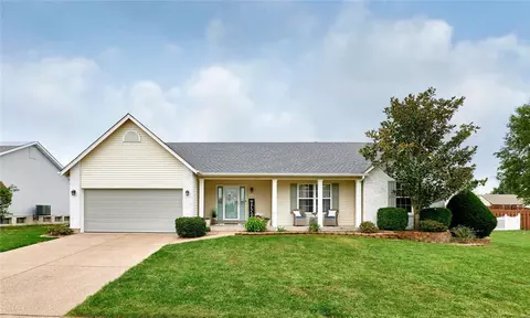 1714 Highgrove Dr, O'fallon, MO 63366