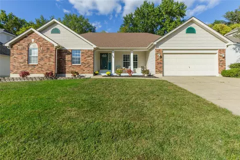 332 Swan Lake Dr, Dardenne Prairie, MO 63368
