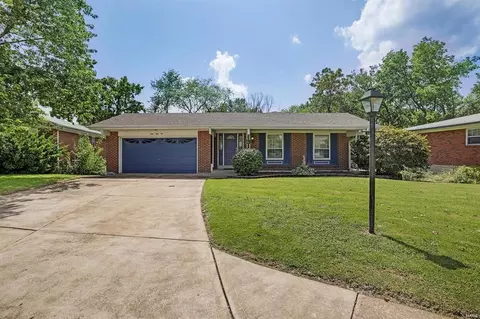 4910 Moccasin Ter, Saint Louis, MO 63123