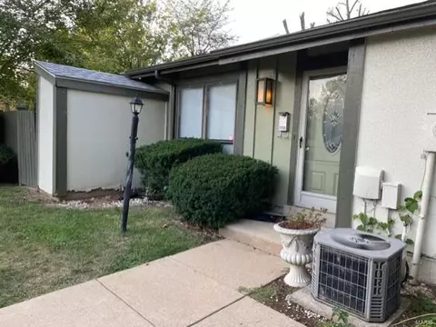 11150 Whispering Oaks Dr, Saint Louis, MO 63136