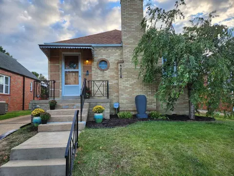 4718 Stone Ave, Saint Louis, MO 63123