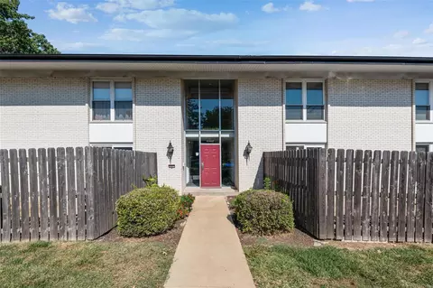10407 Briarbend Dr #3, Saint Louis, MO 63146