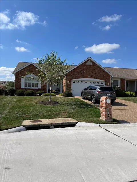 32 Tournament Tee Dr #708A, Dardenne Prairie, MO 63368