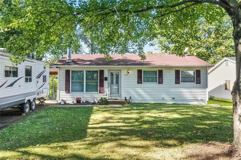 5305 Ville Cecelia Ln, Hazelwood, MO 63042