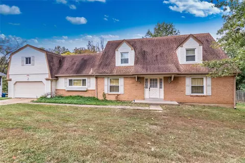2131 Park Forest Dr, Chesterfield, MO 63017