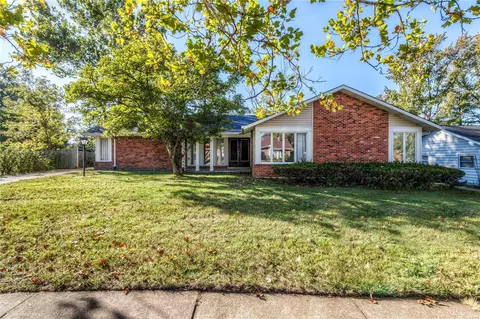 408 Brass Lamp Dr, Ballwin, MO 63011 photo 2