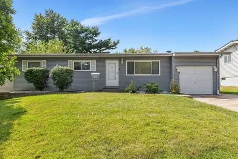 2340 Mockingbird Ln, Florissant, MO 63031