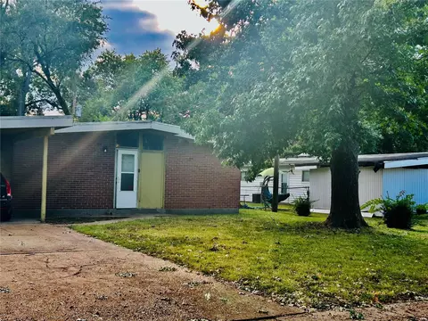 8432 Buckthorn Dr, Saint Louis, MO 63134