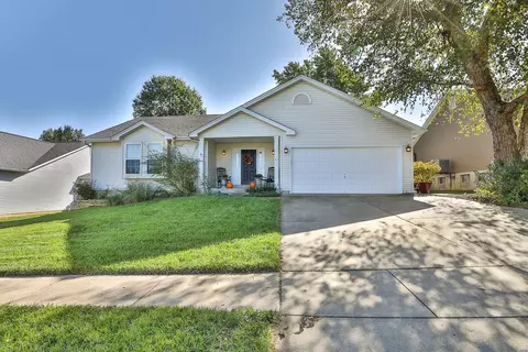 1844 Willow Oak Dr, Saint Charles, MO 63303