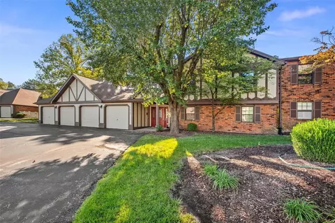 1623 Walpole Dr #D, Chesterfield, MO 63017