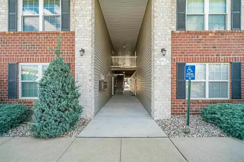 406 S Church St #322, Saint Peters, MO 63376