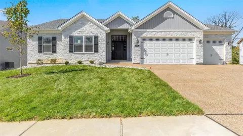 419 Cottage Grove Dr, Wentzville, MO 63385