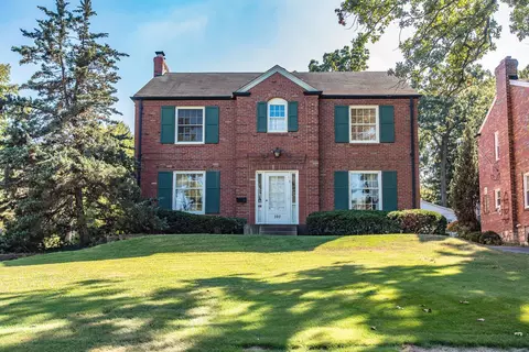 100 Roseacre Ln, Saint Louis, MO 63119