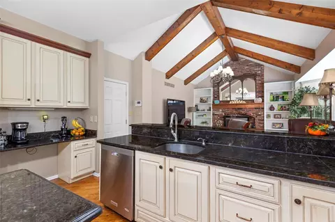 397 Lauren Lndg, Ballwin, MO 63021 photo 7