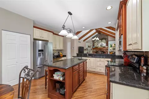397 Lauren Lndg, Ballwin, MO 63021 photo 6