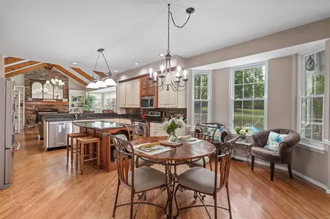 397 Lauren Lndg, Ballwin, MO 63021 photo 5