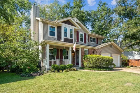 808 Spring Hill Farm Dr, Ballwin, MO 63021