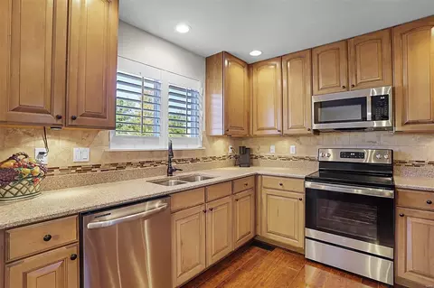 203 Belmonte Cir, O'fallon, MO 63368 photo 8