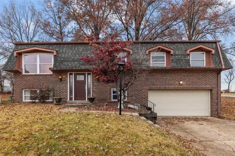 10221 Alpena Dr, Saint Louis, MO 63126