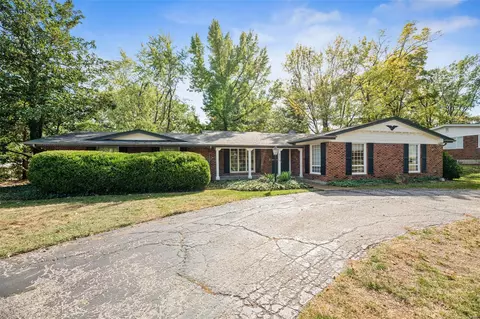 823 Westwood Dr, Ballwin, MO 63011