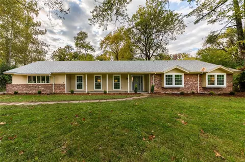 17 Chamblee Ln, Creve Coeur, MO 63141