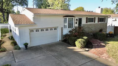 2107 Melon Dr, Saint Louis, MO 63125