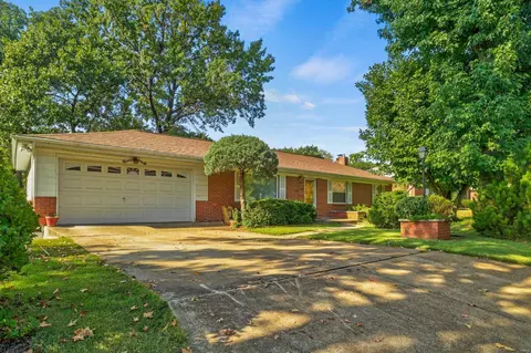 6942 Willow Wood Dr, Saint Louis, MO 63121