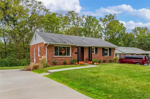 1217 Kenyon Ct, Saint Louis, MO 63119
