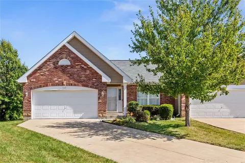 3109 Somerset Green Ct, Saint Louis, MO 63136