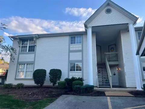 761 Sugar Glen Dr #5, Saint Peters, MO 63376